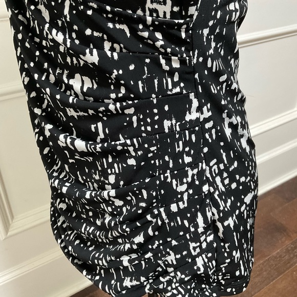 Apt 9 black and white blouse top. Size Large with faux wrap & ruching. - Picture 6 of 9